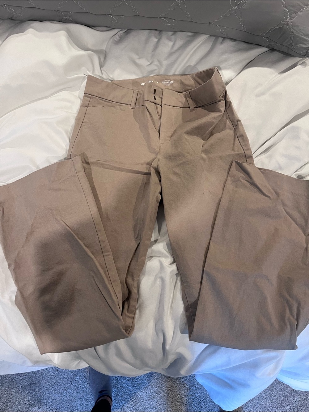Old Navy Women’s Pixie Flare High Rise